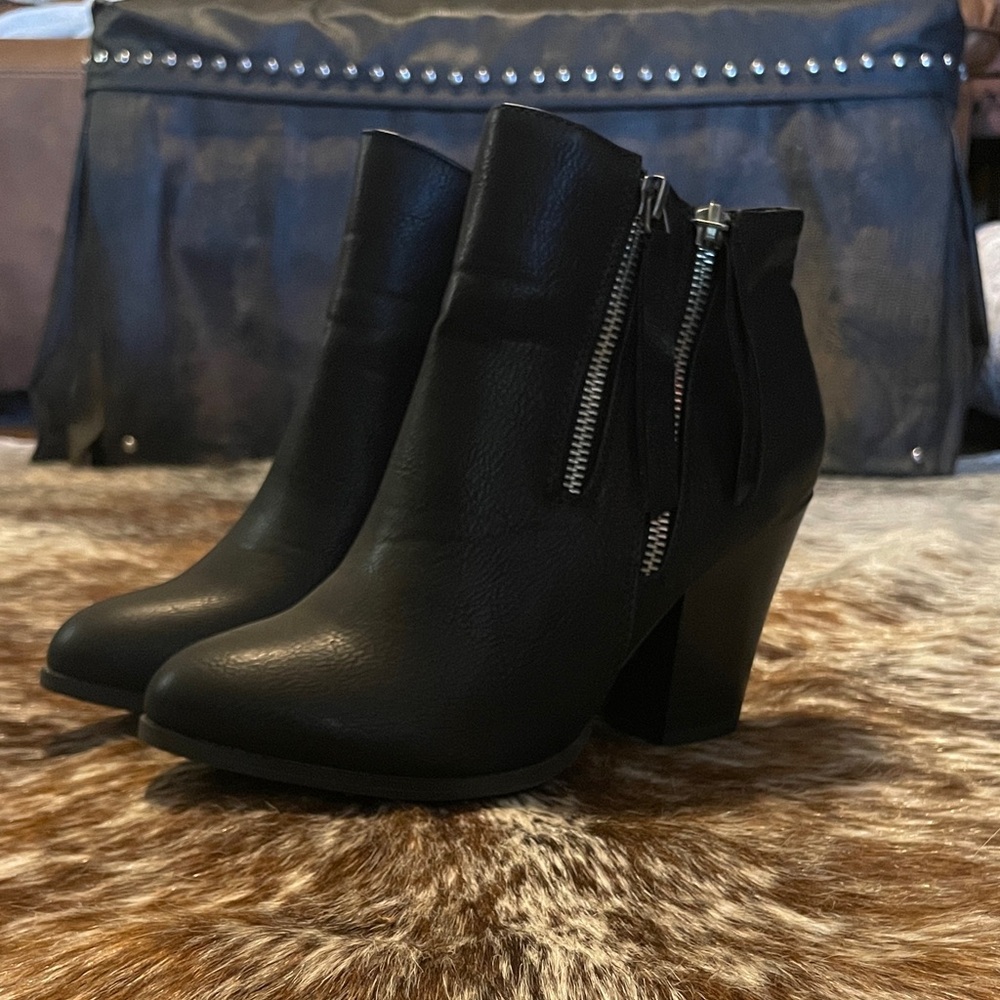 Journee Collection Women's Tru Comfort Foam Vally Bootie Ankle Boot